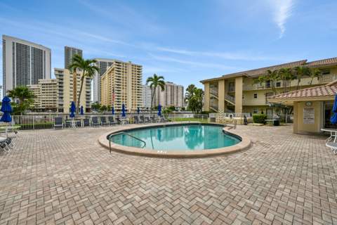 2600 Diana Drive #121, Hallandale Beach FL - photo 22 of 29
