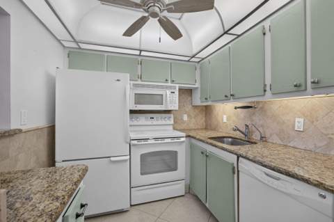 456 Southampton C, West Palm Beach FL - photo 6 of 38