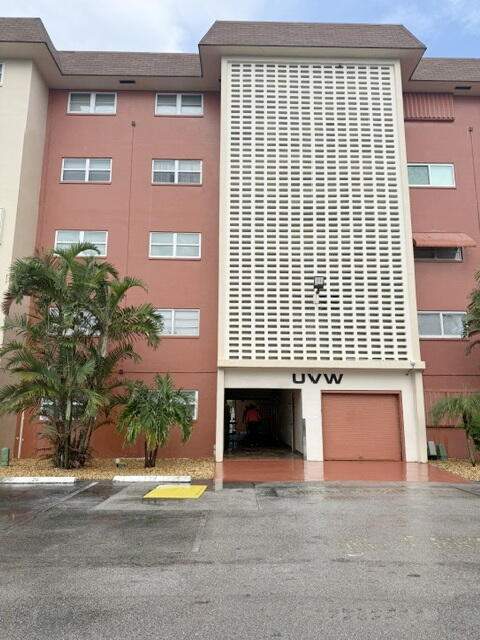 2 bedroom Stock Cooperative at 5300 Washington Street #W515, Beverly Hills Condo Number, Hollywood — photo 2