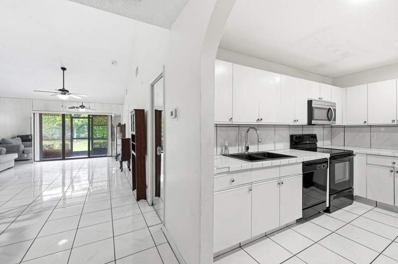 2 bedroom Villa at 120 Sunshine Boulevard, Lantern Walk 2, Royal Palm Beach — photo 3