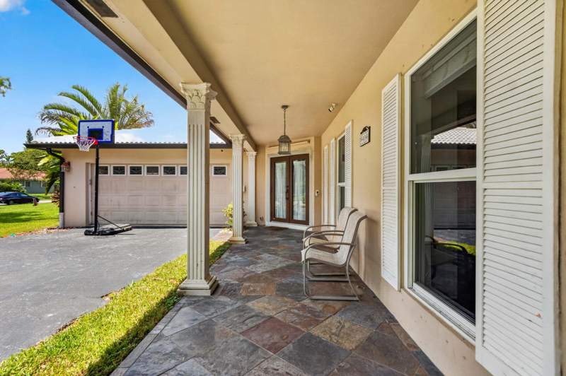 4 bedroom Single Family Residence at 9404 NW 37th Court, Broken Woods Estates, Coral Springs — photo 2