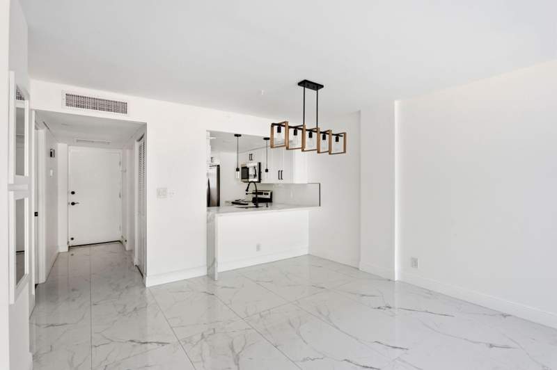 2 bedroom Condominium at 118 Royal Park Drive #1B, Royal Park Condo, Oakland Park — photo 5