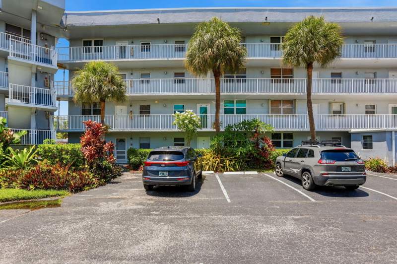 2 bedroom Condominium at 118 Royal Park Drive #1B, Royal Park Condo, Oakland Park — photo 4