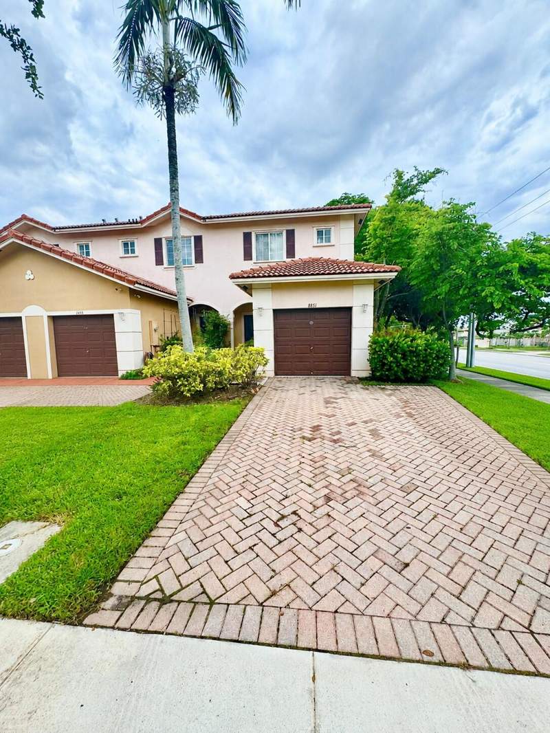 3 bedroom Townhouse at 8851 N Isles Circle, Woodland Villas 1st Add, Tamarac — photo 2