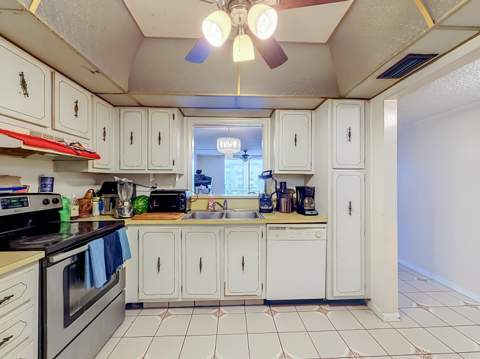 410 NW 68th Avenue #301, Plantation FL - photo 13 of 57