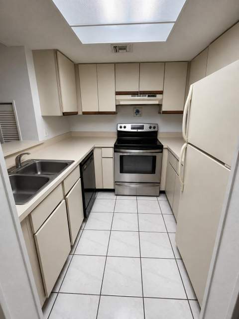 2101 Champions Way, North Lauderdale FL - photo 6 of 13