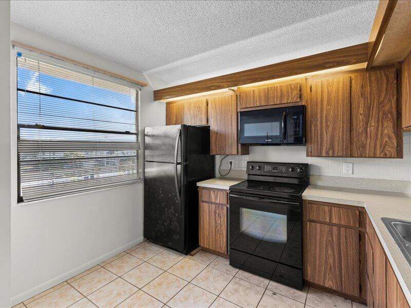 2 bedroom Condominium at 3501 Village Boulevard #406, Whitehall Village, West Palm Beach — photo 4