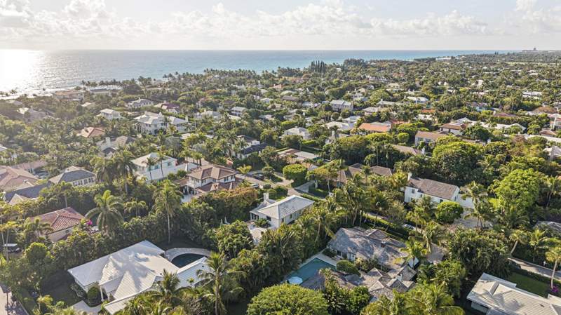 4 bedroom Single Family Residence at 255 El Pueblo Way, El Encanto, Palm Beach — photo 4