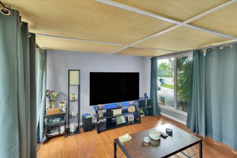 308 NW 27th Street, Wilton Manors FL - photo 13 of 34
