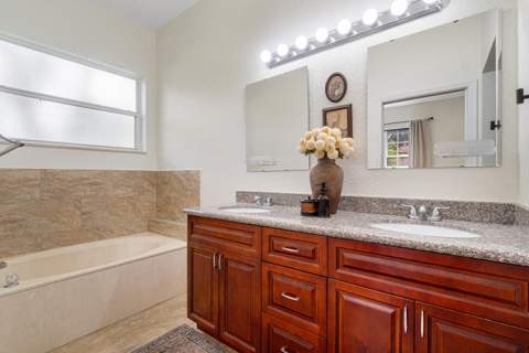 5548 Boynton Gardens Drive, Boynton Beach FL - photo 13 of 30