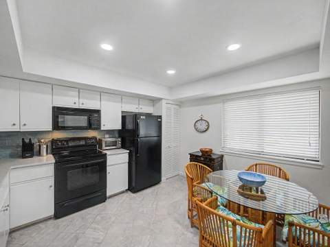 5132 SE Club Way #202, Stuart FL - photo 8 of 34