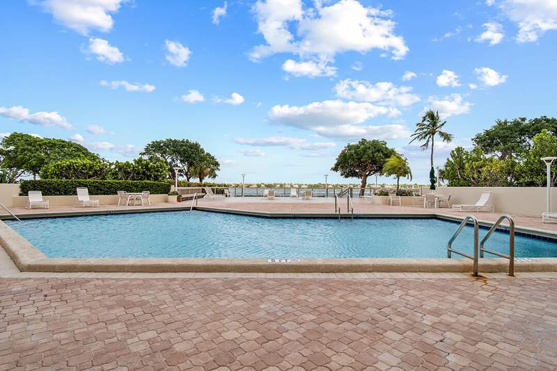2 bedroom Condominium at 5600 N Flagler Drive #2202, Palm Beach House Condo, West Palm Beach — photo 4