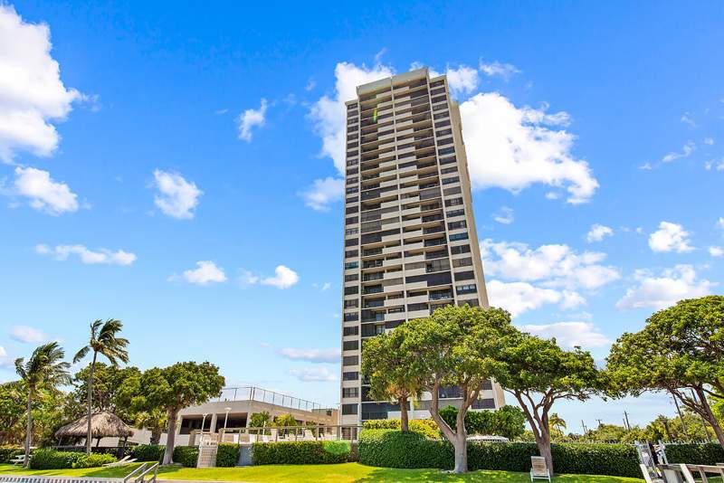 2 bedroom Condominium at 5600 N Flagler Drive #2202, Palm Beach House Condo, West Palm Beach — photo 2
