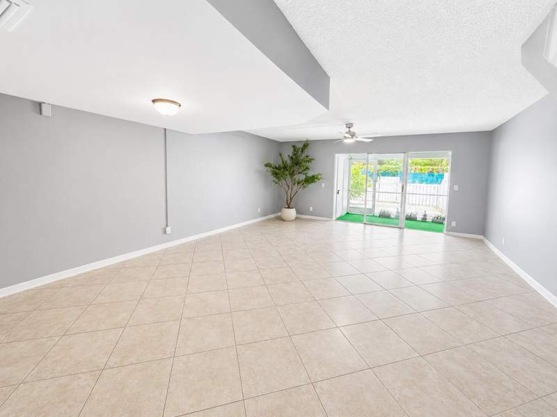 3 bedroom Townhouse at 222 Foxtail Drive #E, Charter Club Of Palm Beach, Greenacres — photo 4
