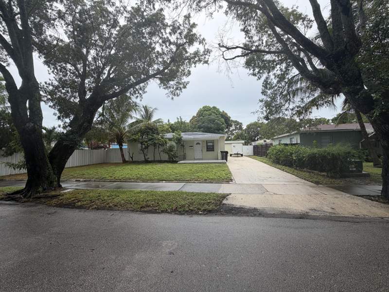 3 bedroom Single Family Residence at 3033 Clyde Road, Mackle Park 1st Add In, West Palm Beach — photo 2