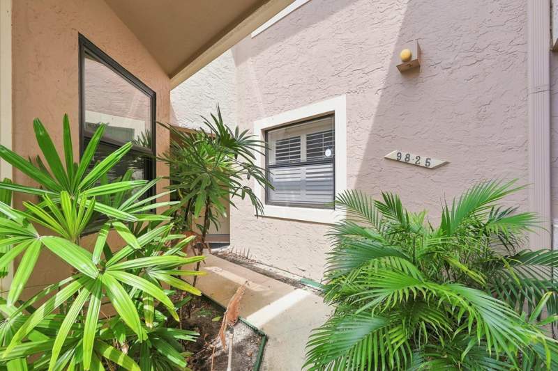 2 bedroom Villa at 9825 NW 1st Court, Chatham Towne At Jacaranda Condo, Plantation — photo 2