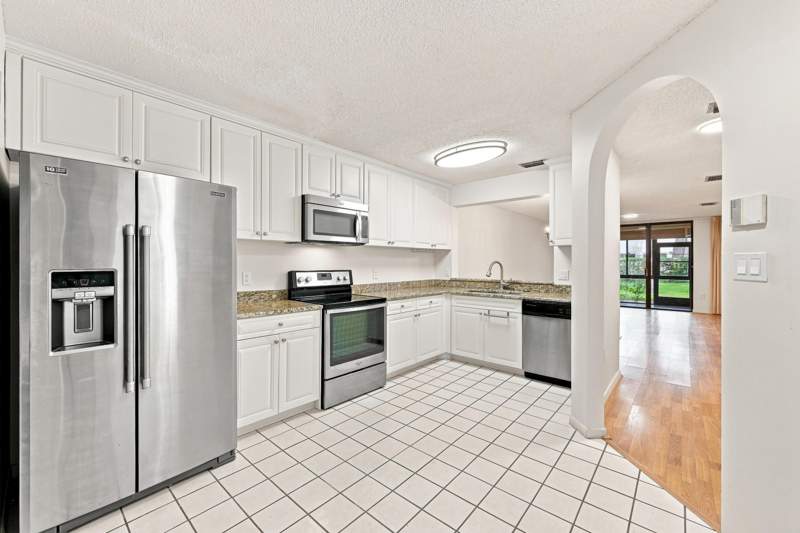 2 bedroom Villa at 9825 NW 1st Court, Chatham Towne At Jacaranda Condo, Plantation — photo 3
