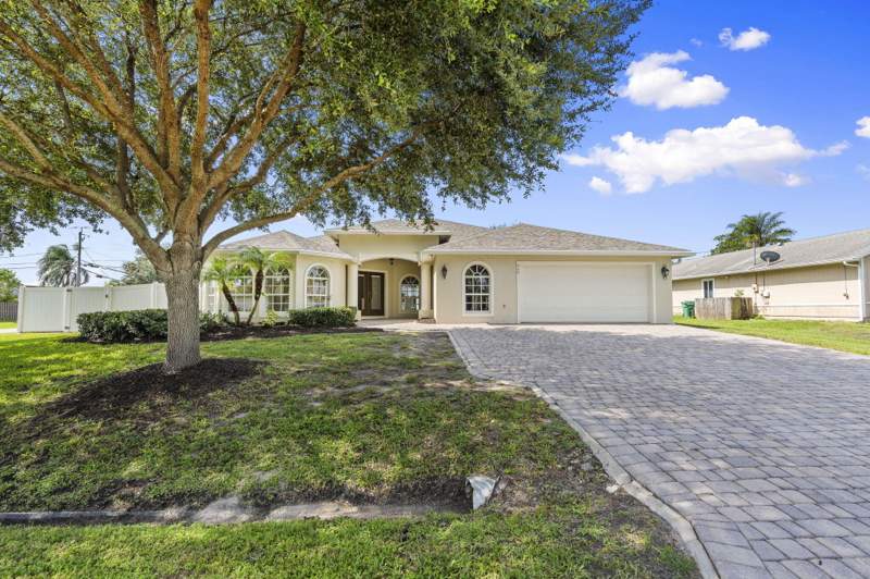 4 bedroom Single Family Residence at 490 SW Ryder Road, Port St Lucie Section 34, Port St. Lucie — photo 2