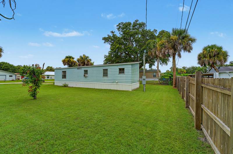 2 bedroom Manufactured Home at 4966 Deanna Lane, Green Acres Unit 3, Fort Pierce — photo 3