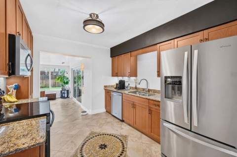 4670 NE 4th Avenue, Oakland Park FL - photo 11 of 72