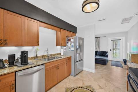 4670 NE 4th Avenue, Oakland Park FL - photo 13 of 72