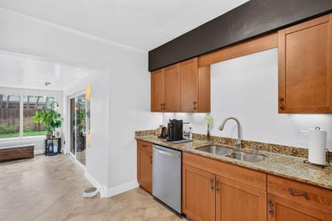4670 NE 4th Avenue, Oakland Park FL - photo 15 of 72