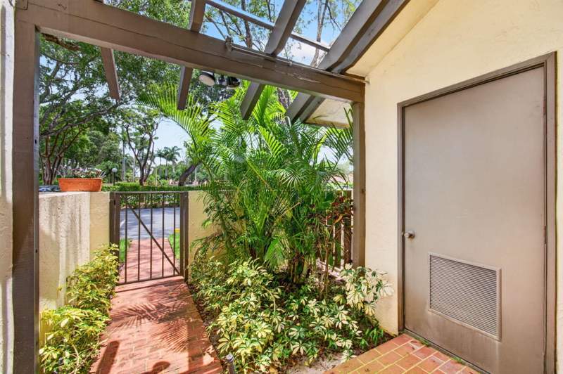 3 bedroom Condominium at 10247 N Circle Lake Drive #102, Palm Chase Lakes, Boynton Beach — photo 2