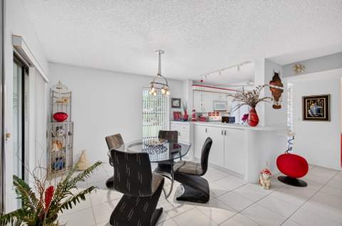 10247 N Circle Lake Drive #102, Boynton Beach FL - photo 8 of 68