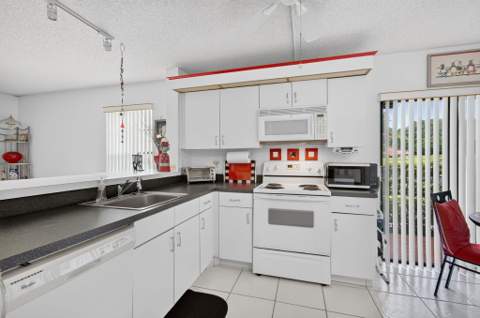 10247 N Circle Lake Drive #102, Boynton Beach FL - photo 19 of 68
