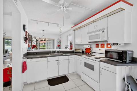 10247 N Circle Lake Drive #102, Boynton Beach FL - photo 22 of 68