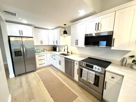 4044 NE Breakwater Drive, Jensen Beach FL - photo 7 of 34