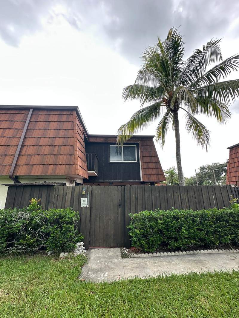 3 bedroom Townhouse at 2100 White Pine Circle #D, Pines 2, Greenacres — photo 3