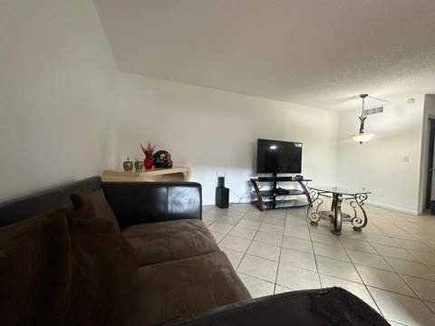 2100 White Pine Circle #D, Greenacres FL - photo 11 of 36