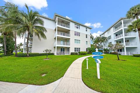 411 Bay Colony Drive, Juno Beach FL - photo 22 of 39