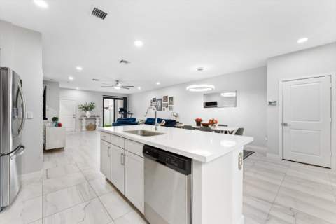 405 NW 17th Street, Fort Lauderdale FL - photo 7 of 39