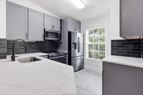 3990 NW 91st Terrace, Sunrise FL - photo 11 of 58