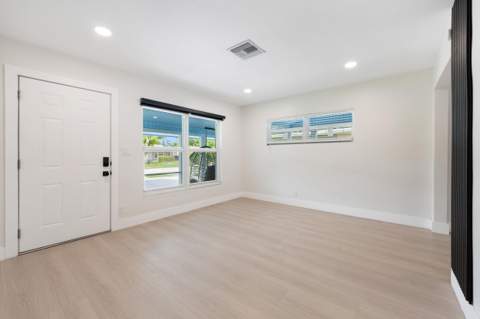 5296 NE 2nd Terrace, Oakland Park FL - photo 9 of 49