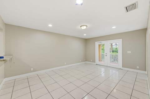 939 Charles Street, West Palm Beach FL - photo 10 of 39