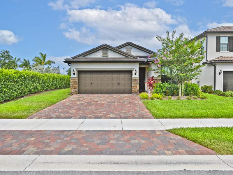 4 bedroom Single Family Residence at 4808 Chantilly Road, Fields At Gulfstream Polo Pud Plat Six, Lake Worth — photo 2