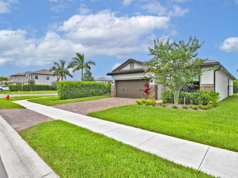 4 bedroom Single Family Residence at 4808 Chantilly Road, Fields At Gulfstream Polo Pud Plat Six, Lake Worth — photo 3