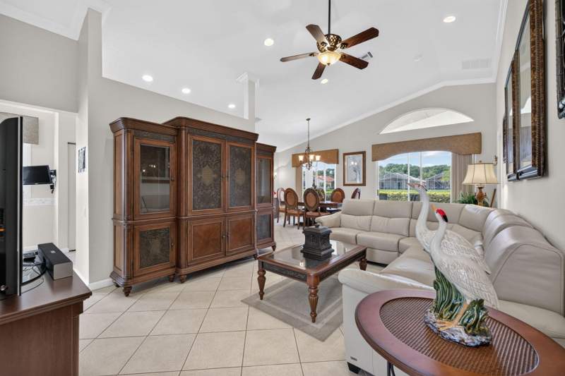 3 bedroom Single Family Residence at 382 NW Springview Loop, Cascades At St Lucie West Phase 6, Port St. Lucie — photo 5