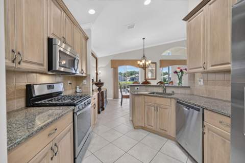 382 NW Springview Loop, Port St. Lucie FL - photo 11 of 58