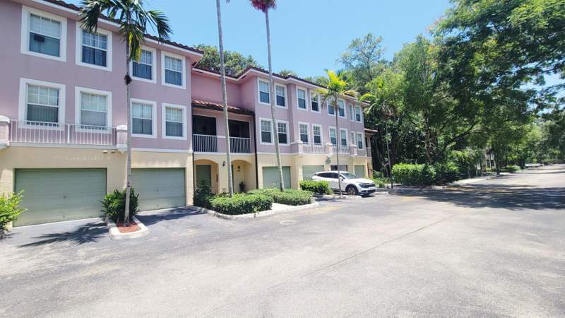 3 bedroom Townhouse at 6920 W Sample Road, Cypress Pointe At Coral Springs, Coral Springs — photo 4