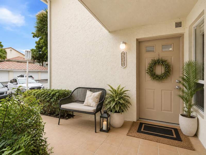 2 bedroom Condominium at 20101 Glenmoor Drive, Sterling Villages Of Palm Beach Lakes Condo, West Palm Beach — photo 3