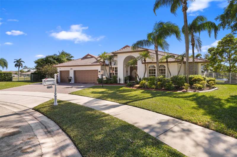 4 bedroom Single Family Residence at 6691 Segovia Way, Stoneridge Lake Estates Plat, Pembroke Pines — photo 2