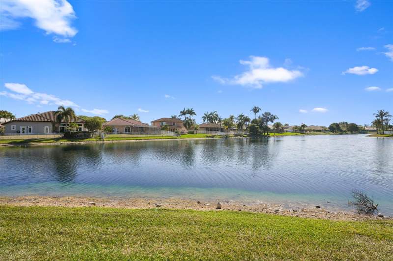 4 bedroom Single Family Residence at 6691 Segovia Way, Stoneridge Lake Estates Plat, Pembroke Pines — photo 3
