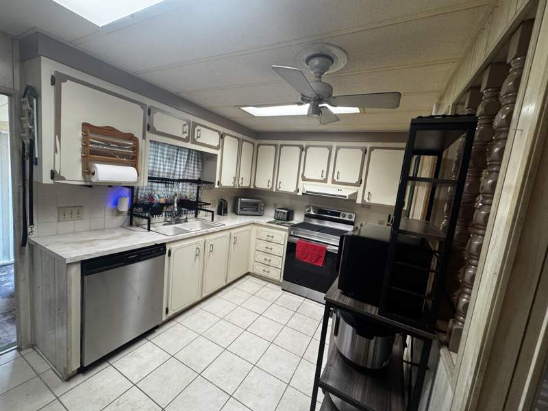 3 bedroom Manufactured Home at 6165 N joshua Lane, Maralago Cay, Lantana — photo 3