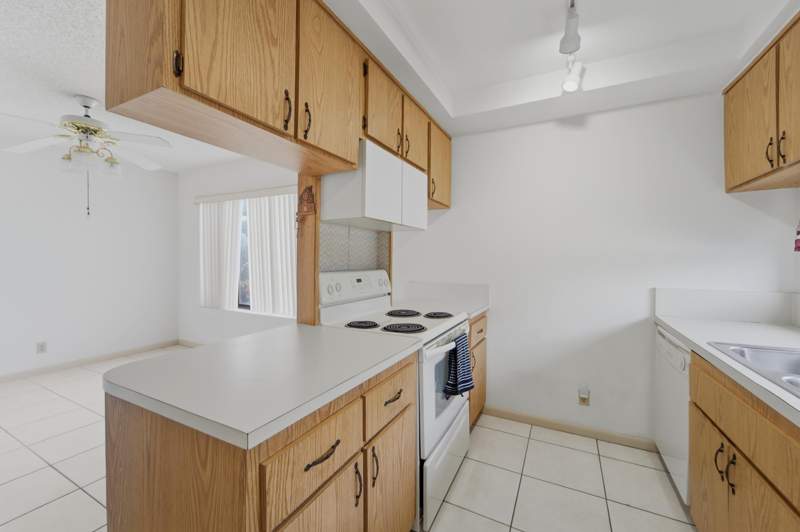 2 bedroom Townhouse at 950 S Kanner Hwy Th-133 Highway #133, Poppleton Creek Condo, Stuart — photo 3