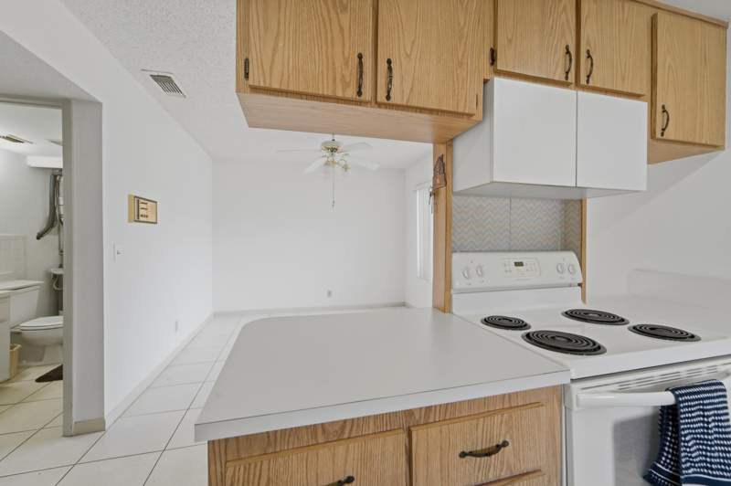 2 bedroom Townhouse at 950 S Kanner Hwy Th-133 Highway #133, Poppleton Creek Condo, Stuart — photo 4