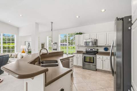 9403 Pinebark Court, Fort Pierce FL - photo 8 of 46